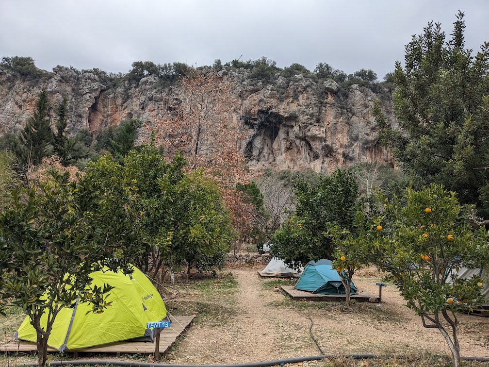 Geyikbayiri, Konyaalti: кемпинг для скалолазов